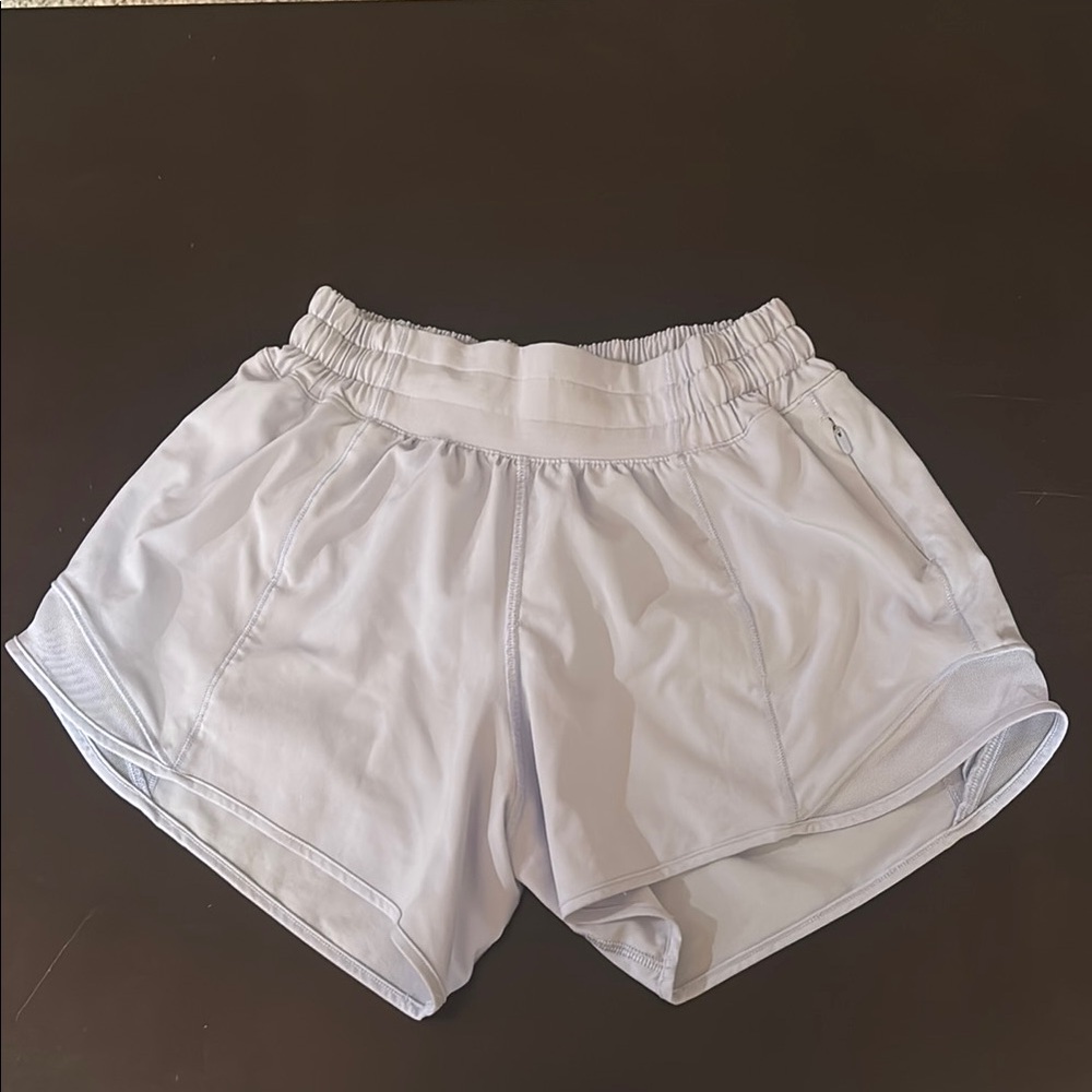 Lululemon Hotty Hot Shorts Size 2, 2.5in